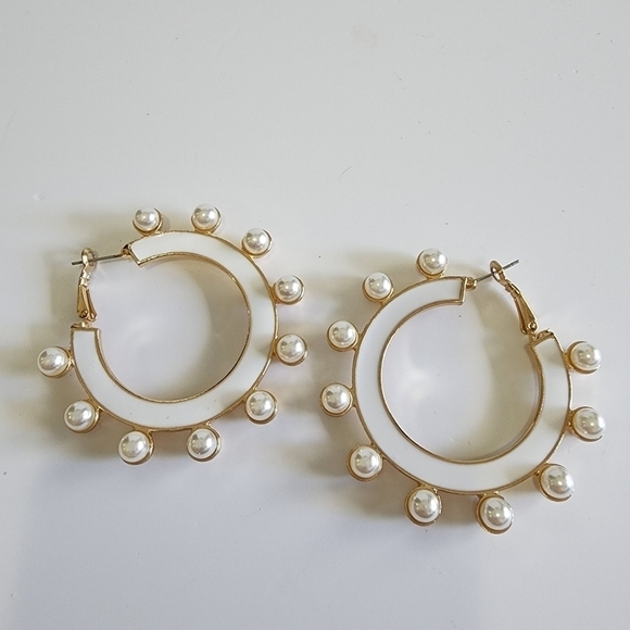 NEW Pearl White Gold Enamel Hoop Earrings - Picture 3 of 8